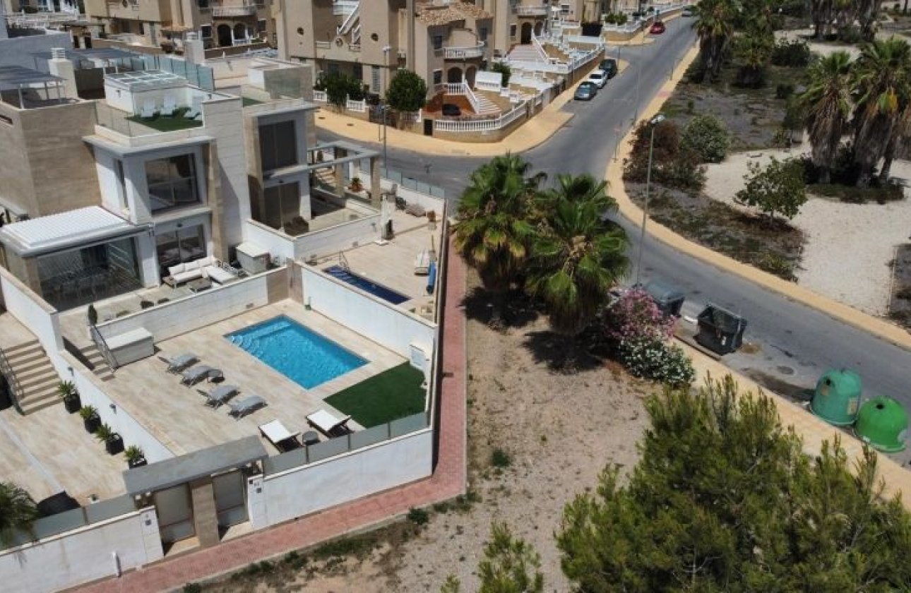 Resale - Villa - Orihuela Costa
