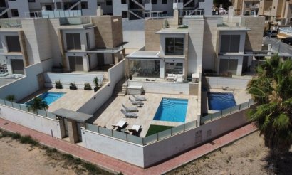Resale - Villa - Orihuela Costa