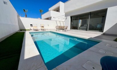 Resale - Villa - Orihuela Costa
