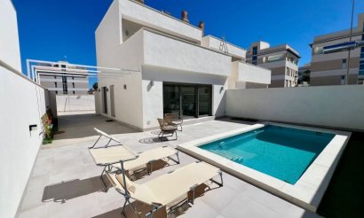 Resale - Villa - Orihuela Costa