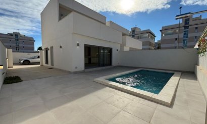 Resale - Villa - Orihuela Costa
