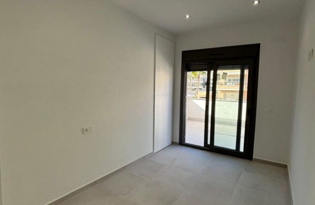 Resale - Villa - Orihuela Costa