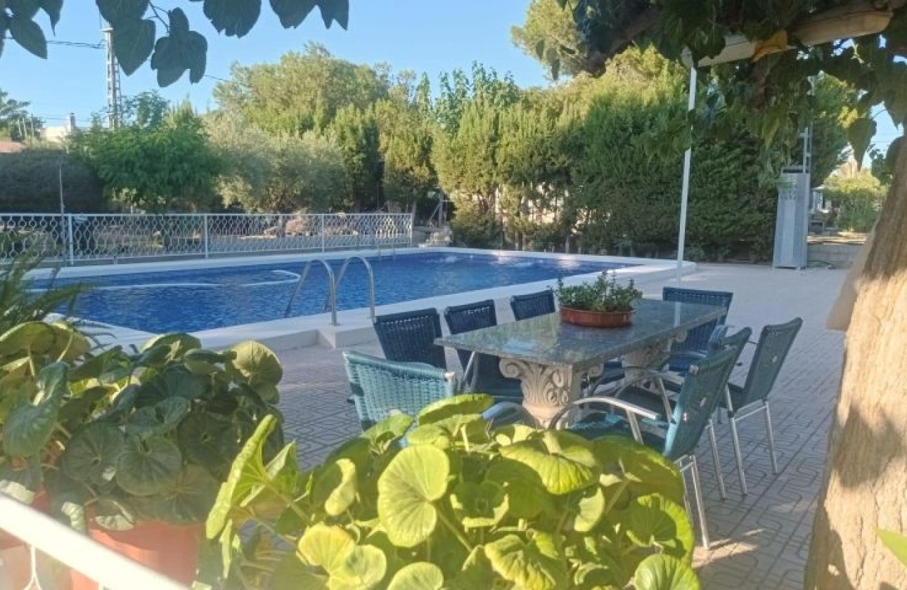 Resale - Villa - Elche