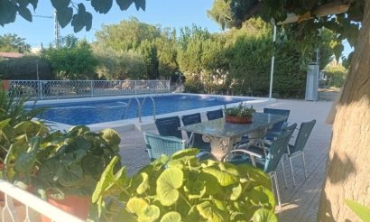 Resale - Villa - Elche