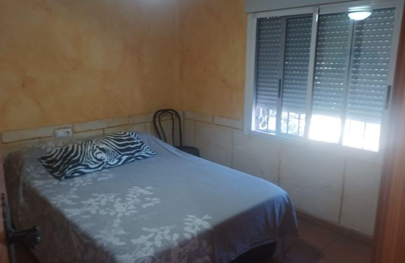 Resale - Villa - Elche