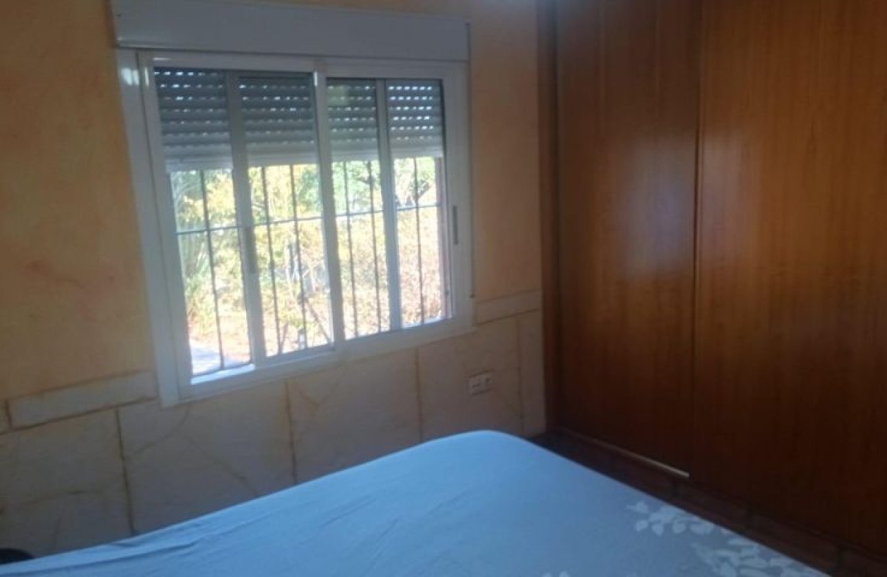 Resale - Villa - Elche