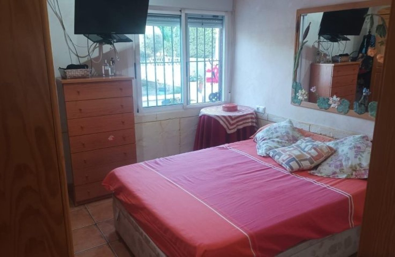 Resale - Villa - Elche