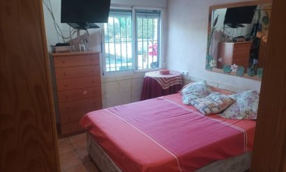 Resale - Villa - Elche