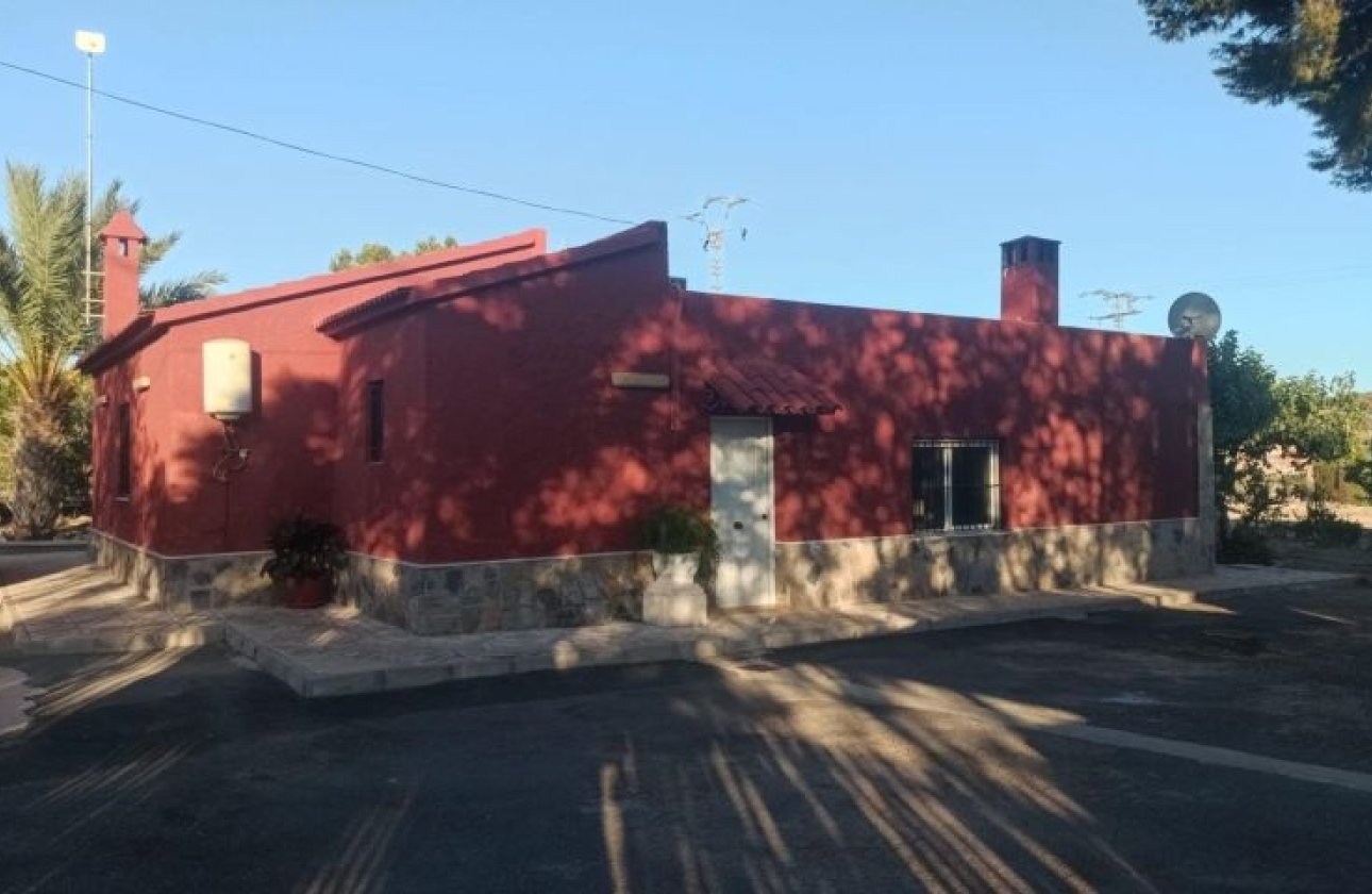 Resale - Villa - Elche
