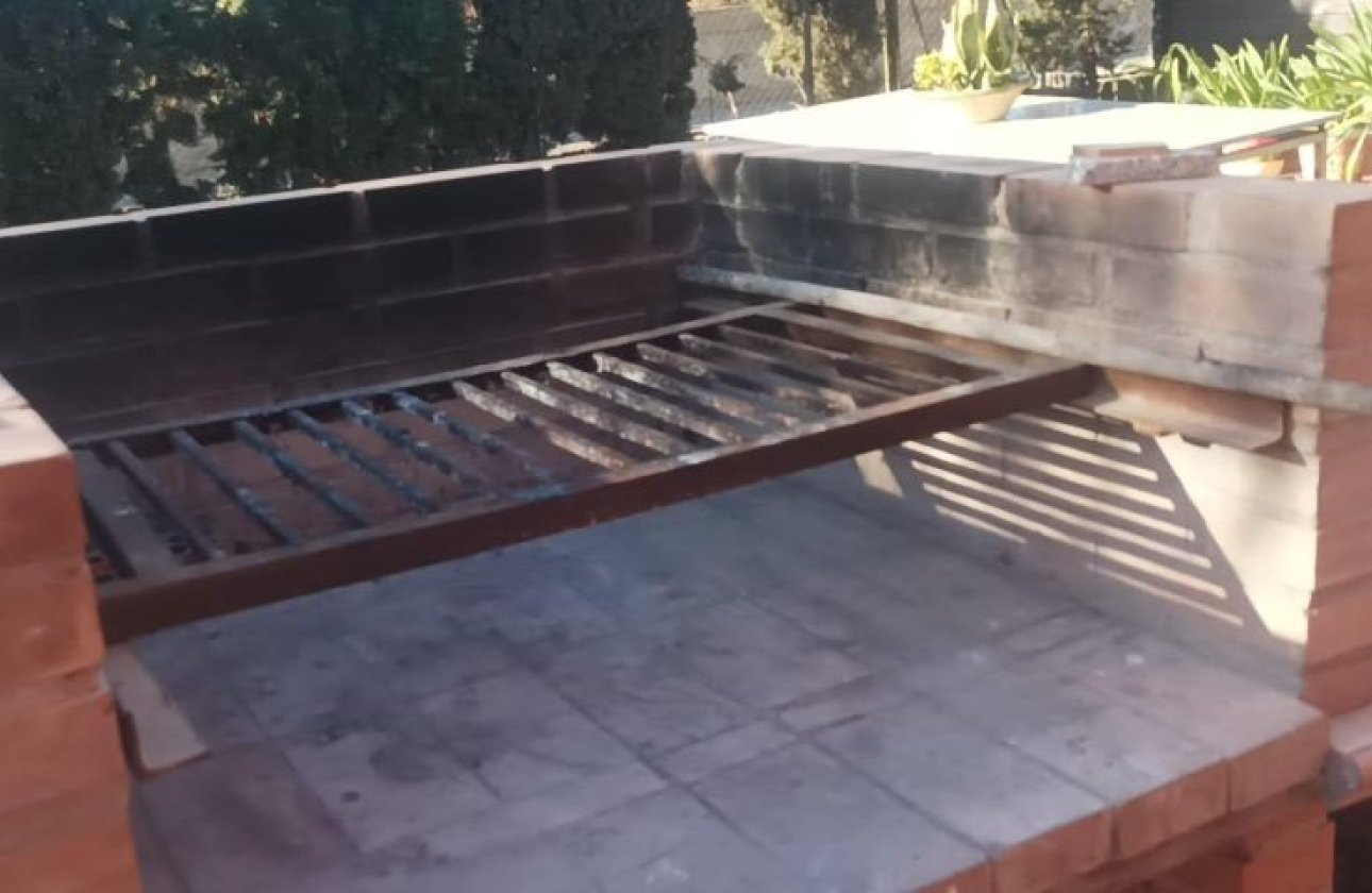 Resale - Villa - Elche