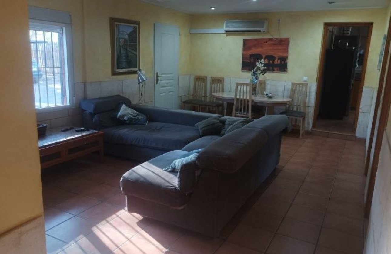 Resale - Villa - Elche