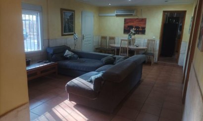 Resale - Villa - Elche