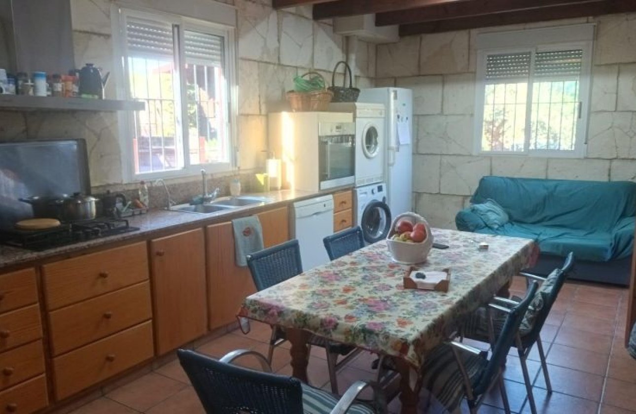 Resale - Villa - Elche