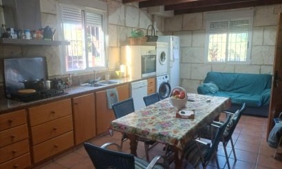 Resale - Villa - Elche
