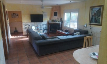 Resale - Villa - Elche