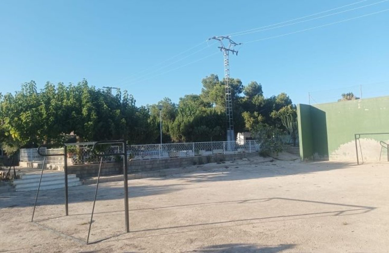 Resale - Villa - Elche
