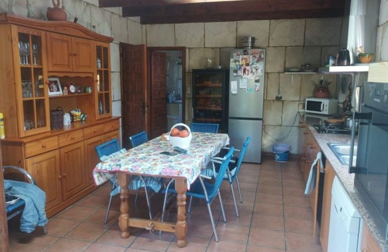 Resale - Villa - Elche