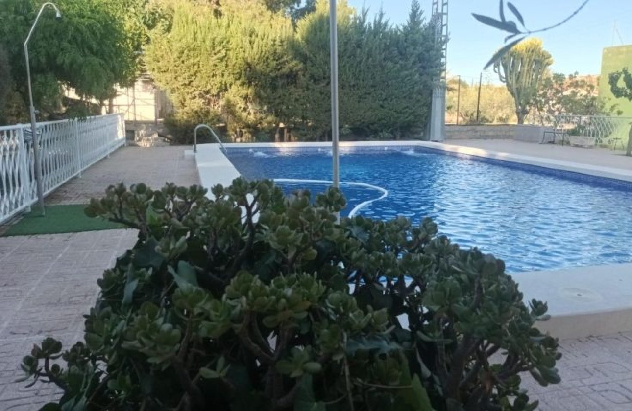Resale - Villa - Elche