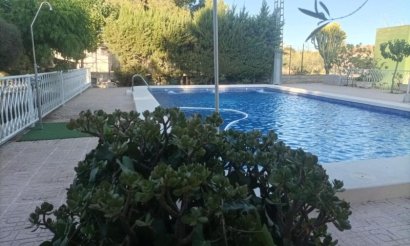 Resale - Villa - Elche