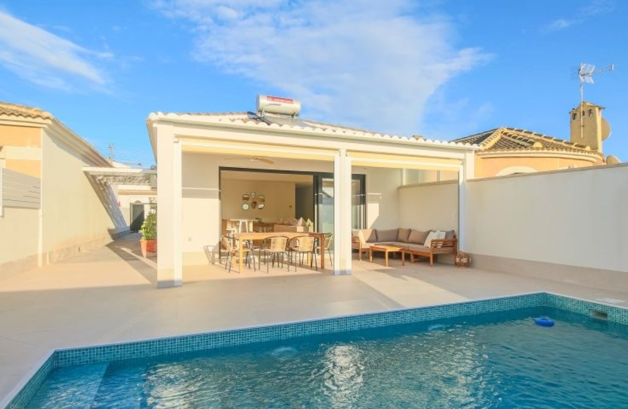 Resale - Villa - Torrevieja
