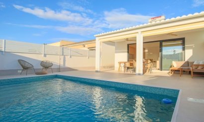 Resale - Villa - Torrevieja