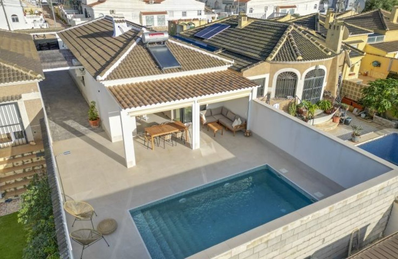 Resale - Villa - Torrevieja