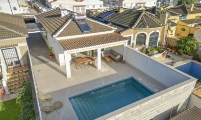 Resale - Villa - Torrevieja