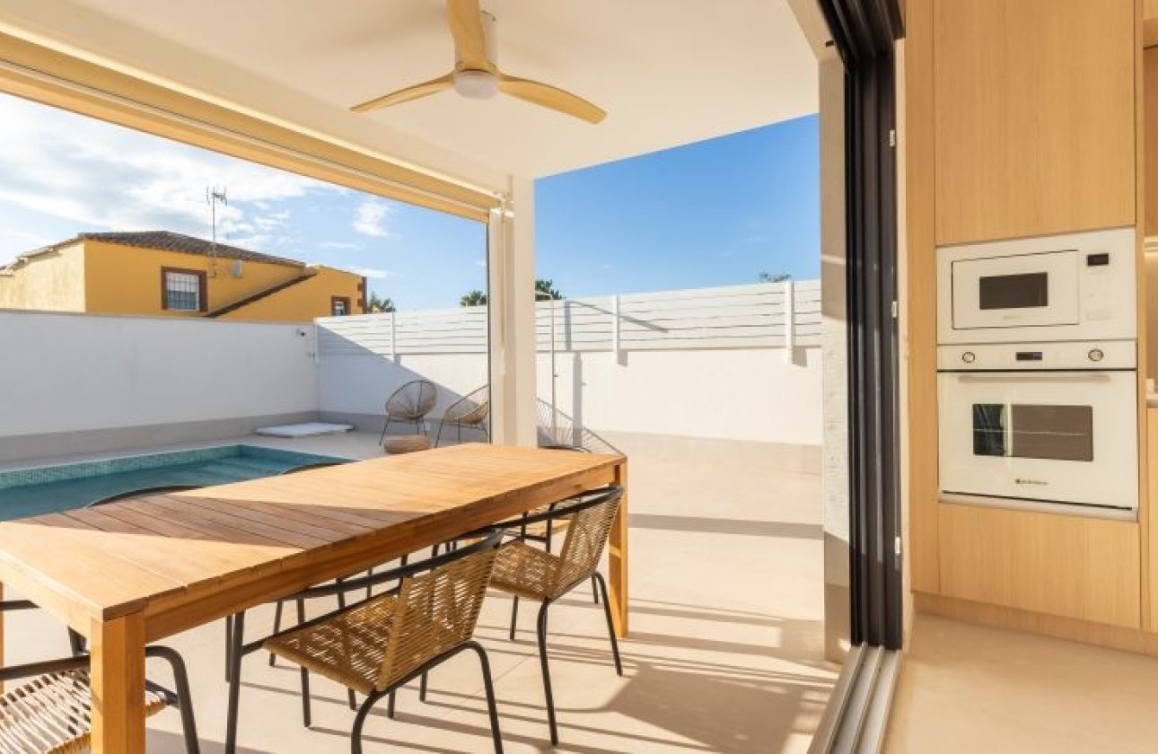 Resale - Villa - Torrevieja