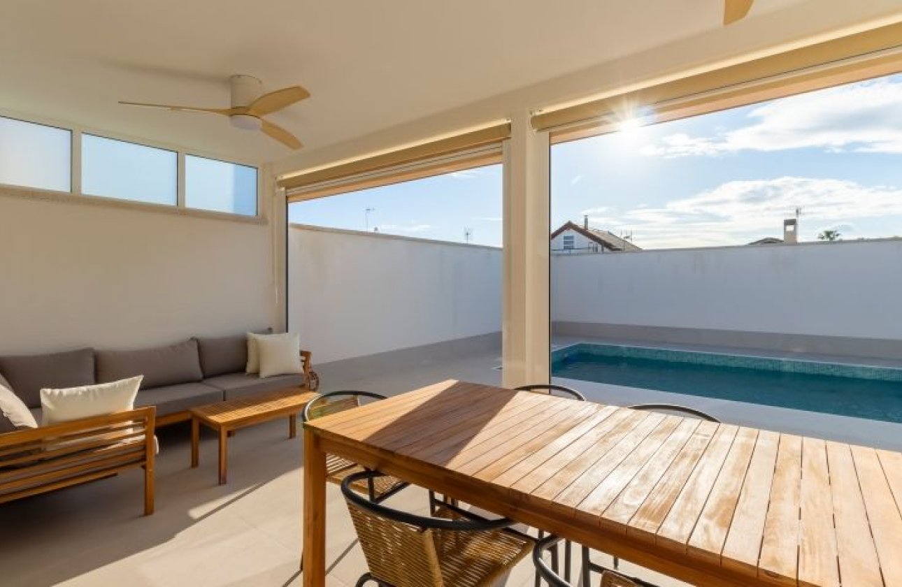 Resale - Villa - Torrevieja