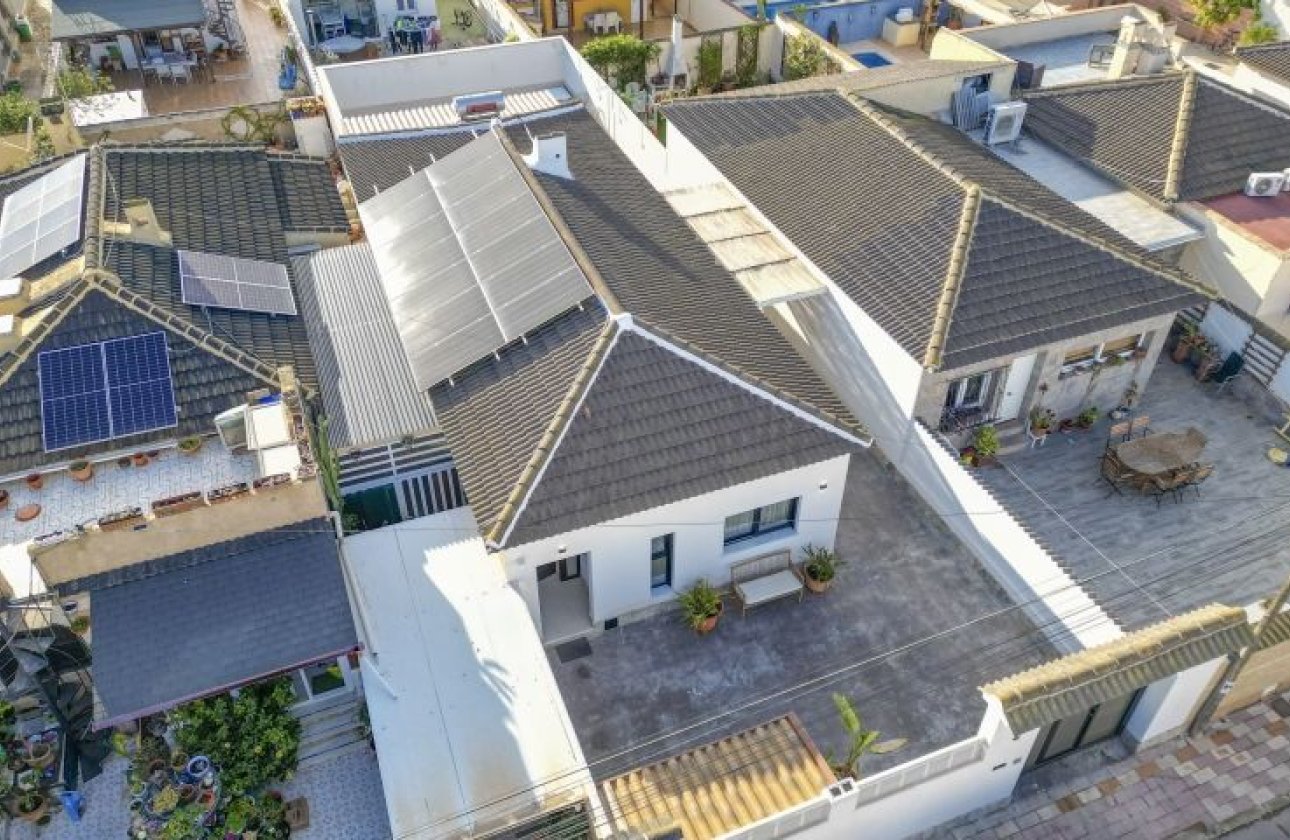 Resale - Villa - Torrevieja