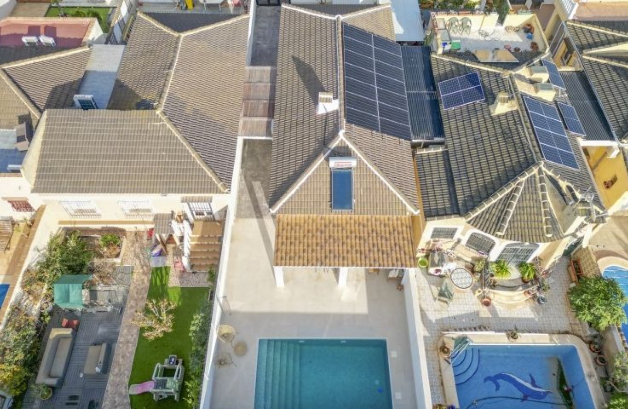 Resale - Villa - Torrevieja