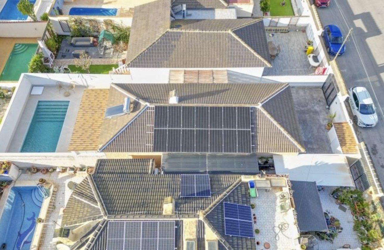 Resale - Villa - Torrevieja