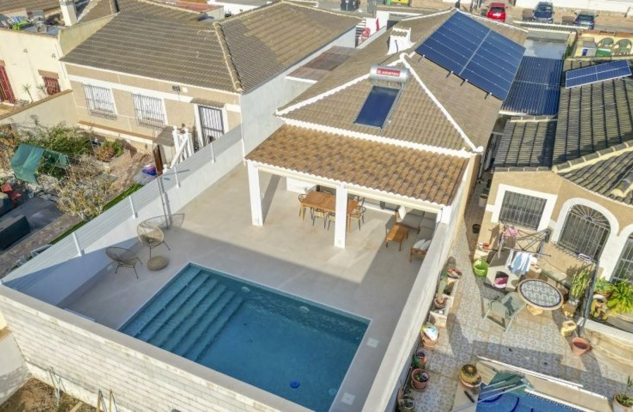Resale - Villa - Torrevieja
