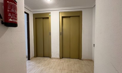 Resale - Apartment / flat - Torrevieja - Center