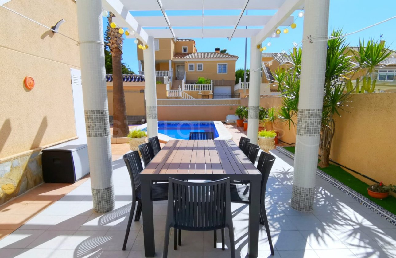 Resale - Villa - Orihuela Costa - Los Altos