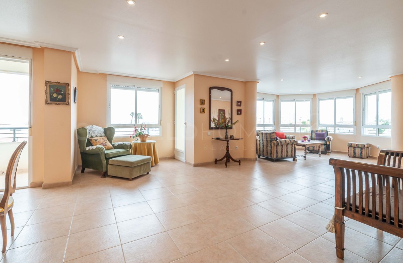 Resale - Apartment / flat - Torrevieja - Centro
