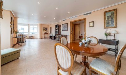 Resale - Apartment / flat - Torrevieja - Centro