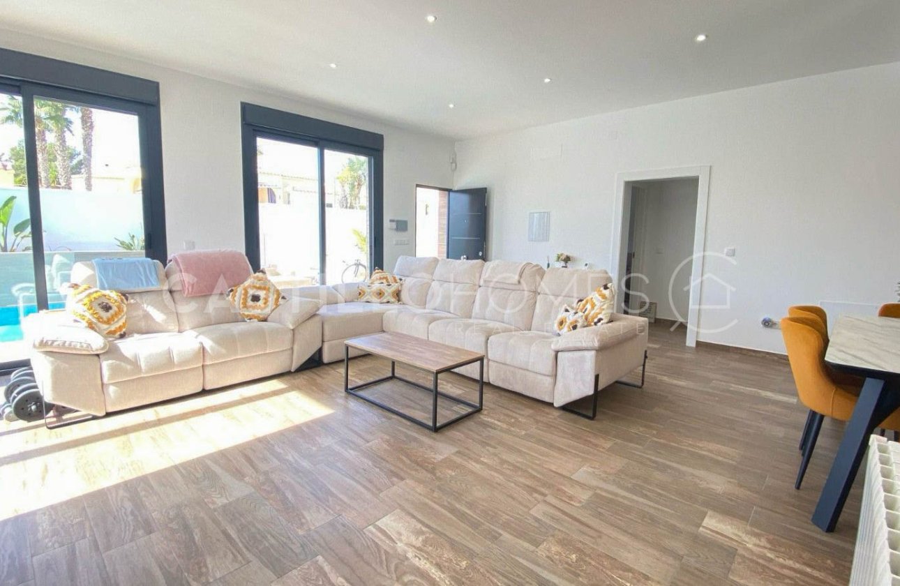 Resale - Villa - Orihuela Costa - Orihuela