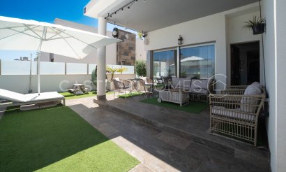 Resale - Villa - Orihuela Costa - Villamartín