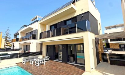 Resale - Villa - Orihuela Costa - Lomas de Cabo Roig