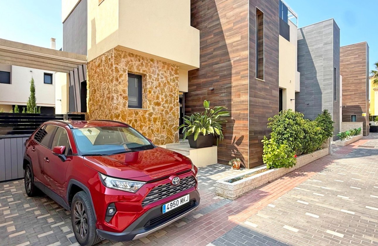 Resale - Villa - Orihuela Costa - Lomas de Cabo Roig