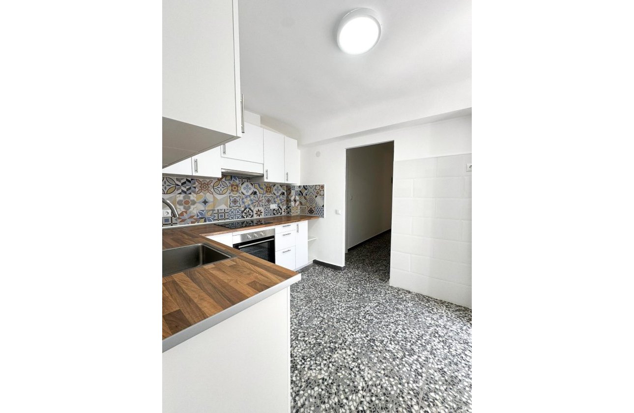 Resale - Apartment / flat - Torrevieja - Torrevieja Centro