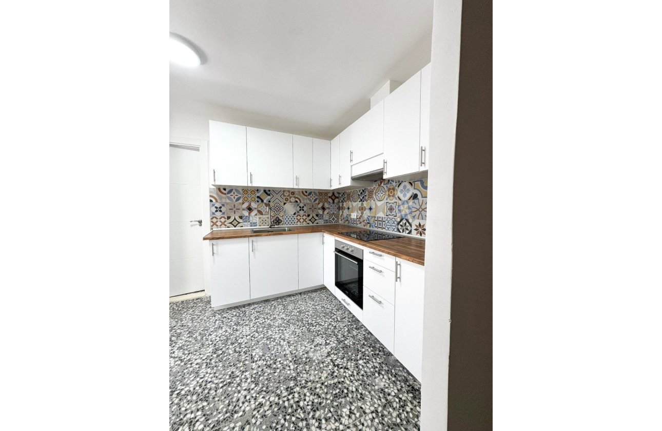 Resale - Apartment / flat - Torrevieja - Torrevieja Centro