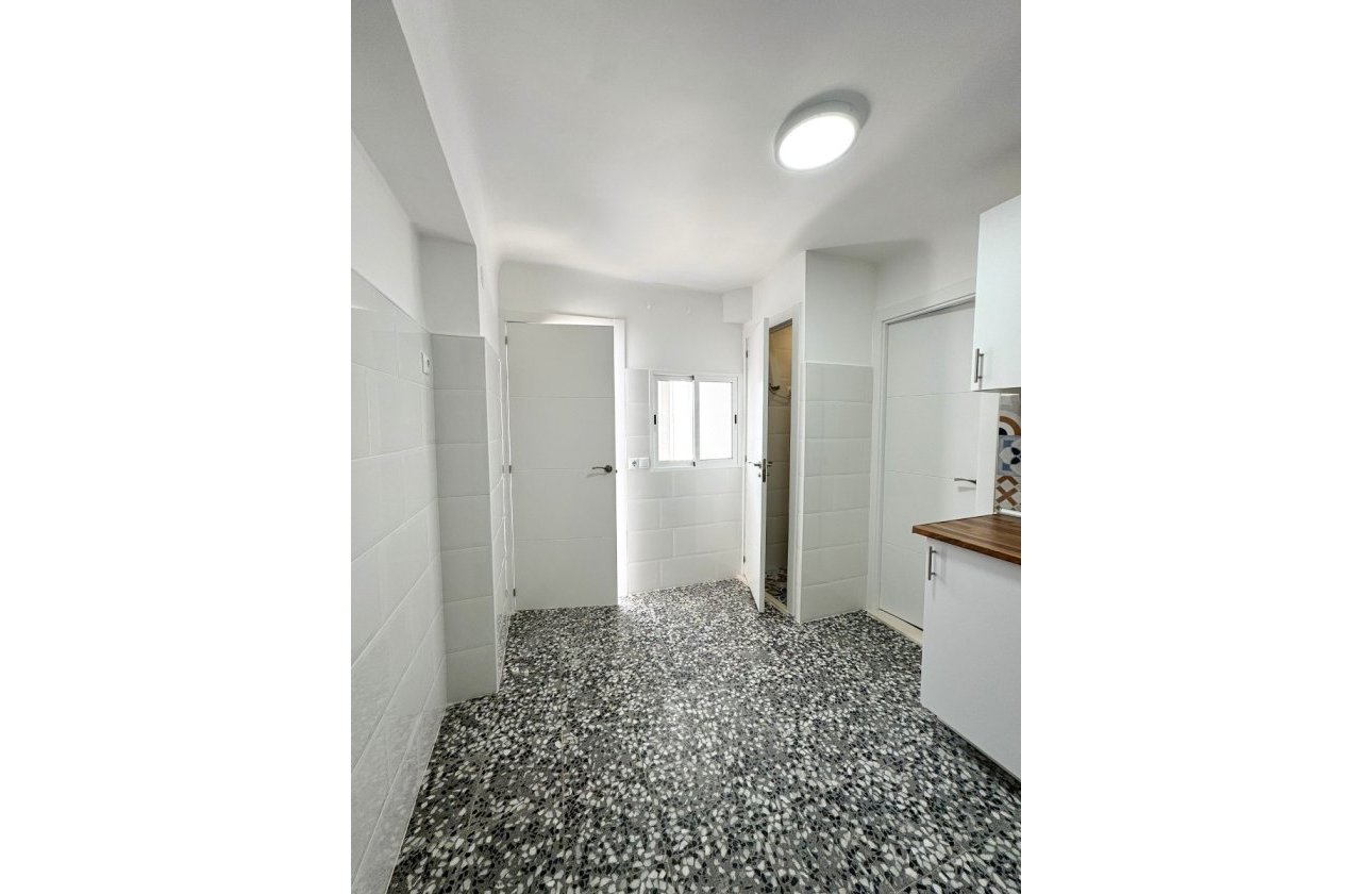 Resale - Apartment / flat - Torrevieja - Torrevieja Centro