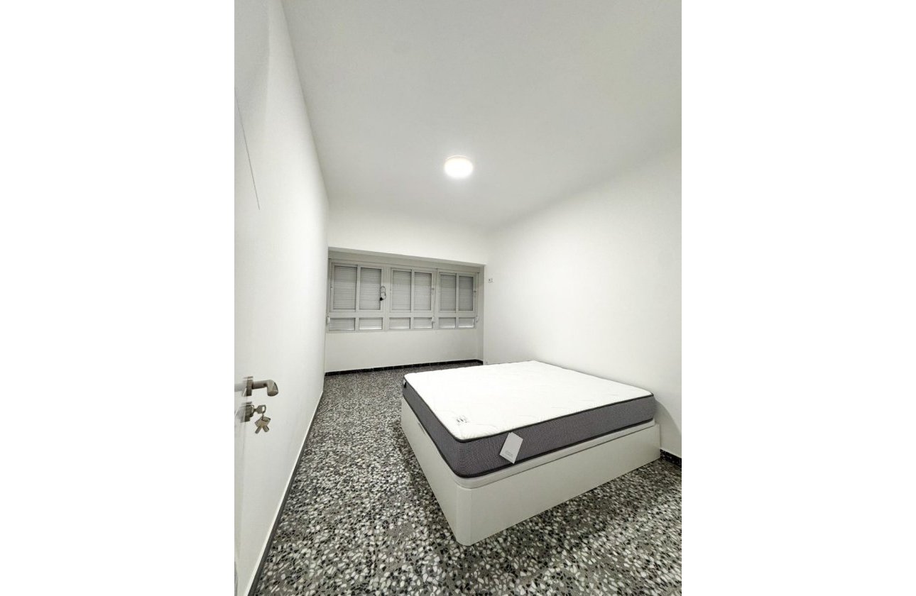 Resale - Apartment / flat - Torrevieja - Torrevieja Centro