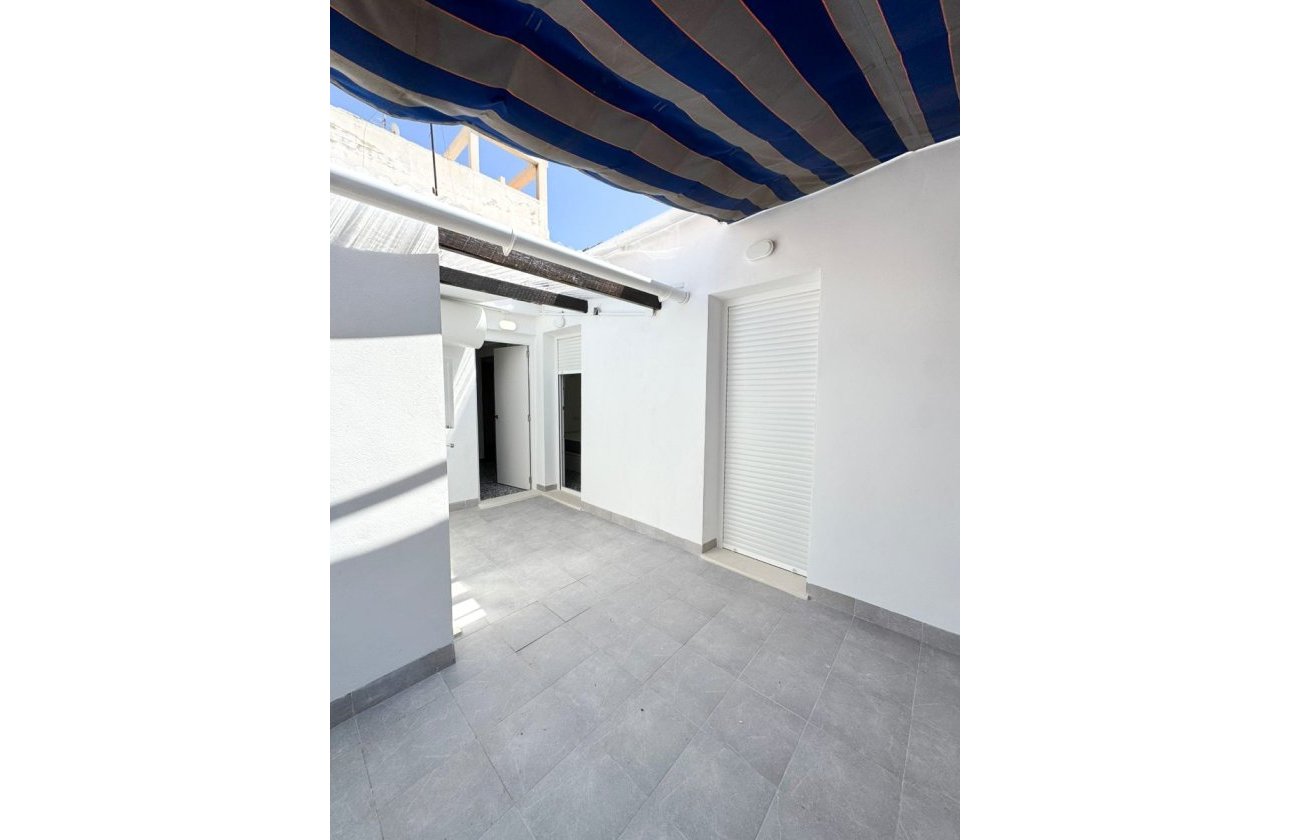 Resale - Apartment / flat - Torrevieja - Torrevieja Centro