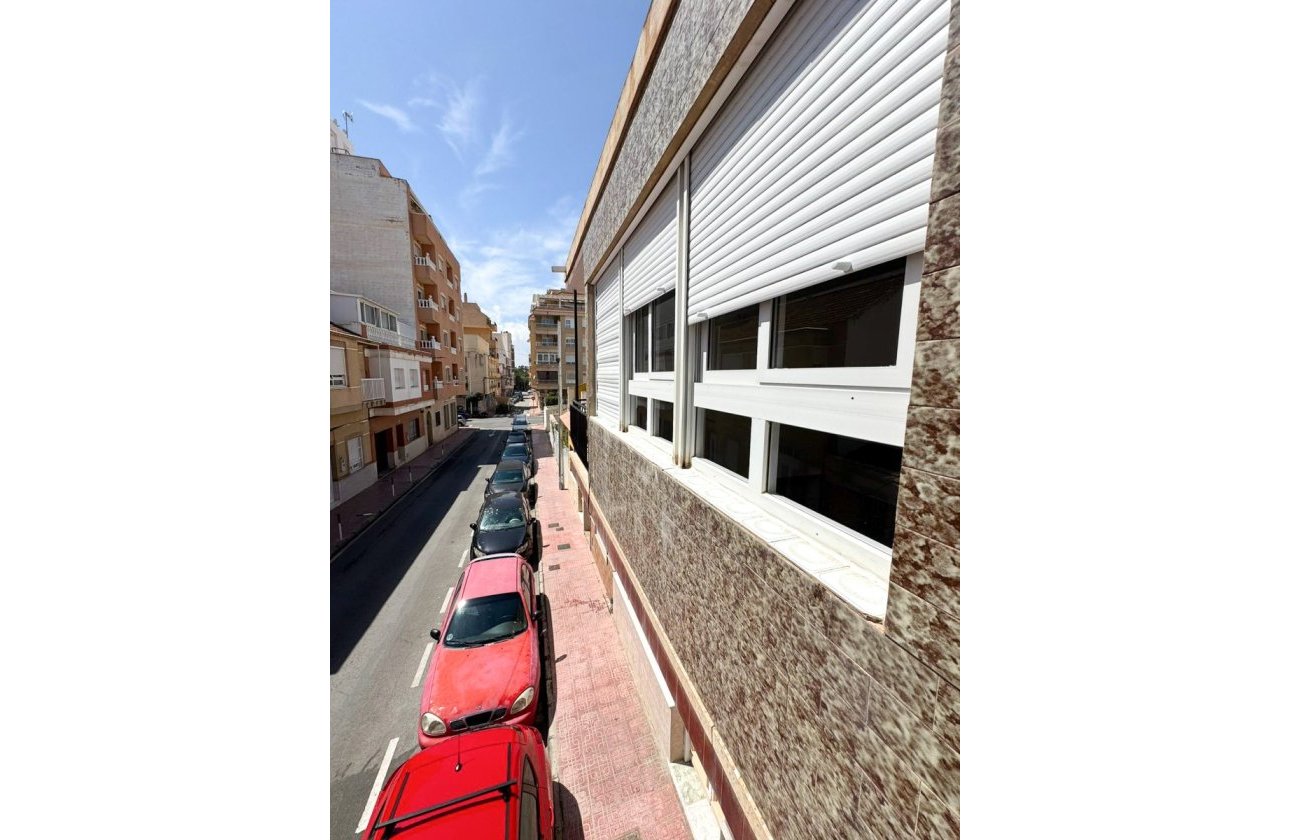 Resale - Apartment / flat - Torrevieja - Torrevieja Centro