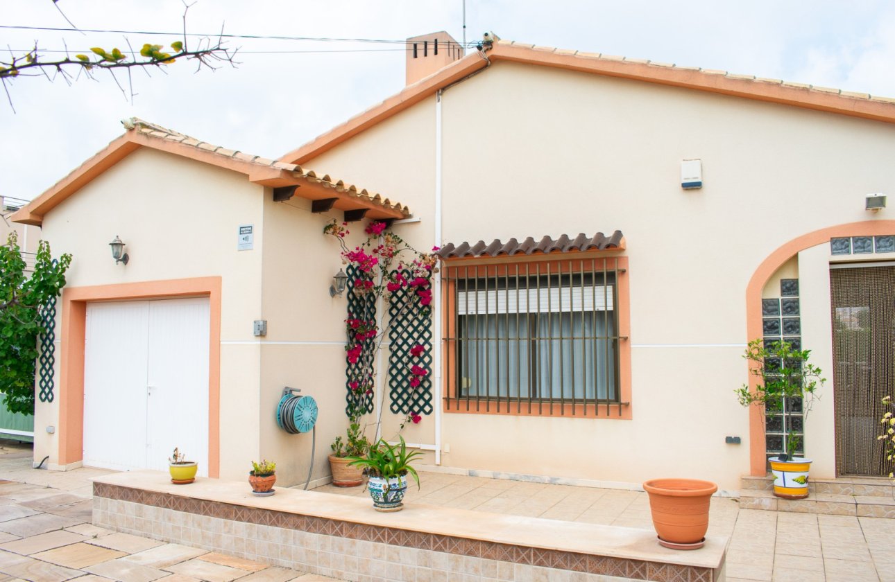 Resale - Villa / Semi detached - Orihuela Costa - MUY CERCA DE LA PLAYA