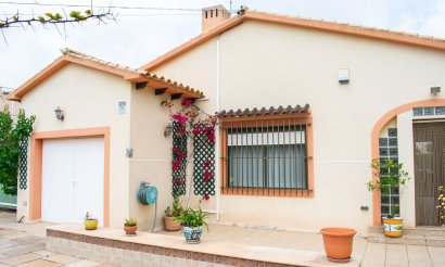 Resale - Villa / Semi detached - Orihuela Costa - MUY CERCA DE LA PLAYA