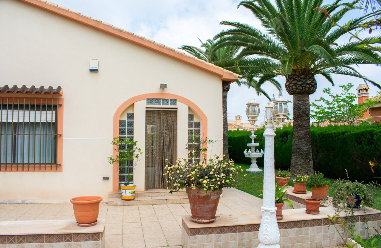 Resale - Villa / Semi detached - Orihuela Costa - MUY CERCA DE LA PLAYA